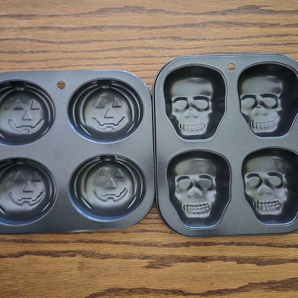 Halloween Skull and Pumpkin Cakelet Pans - Picture 1 of 3